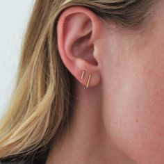 These classic earrings are high quality 14kt Gold Filled studs. Each stud is entirely 14kt gold filled with matching ear nuts. Available in two sizes, 6mm or 10mm bar. Simple, minimal and perfect for everyday! Tiny Gold Earrings, Dainty Gold Earrings, Classic Earrings, Tiny Stud Earrings, Earrings Studs, Gold Line, Bar Earrings, Dainty Earrings, Gold Studs