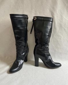 Black glossy leather vintage Marc Jacobs boots from the early 2000s main label. Size 36.5 / UK3.5 with black wooden heel, 3" high. Excellent quality design classic, in good only very lightly worn condition. Marc Jacobs Boots, Main Label, Jacob Black, Wooden Heel, Vintage 2000s, Early 2000s, Vintage Shoes, Boots Black, Boot Shoes Women