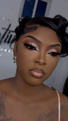 Pinby: @theaishaaaa 💖 Photoshoot Makeup Black Women, Rich Makeup Aesthetic, Makeup Birthday Ideas, Rich Off Makeup, Natural Bridal Makeup Black Women, Pretty Makeup Black Women, Barbie Makeup Look Black Women, Simple Beat Makeup