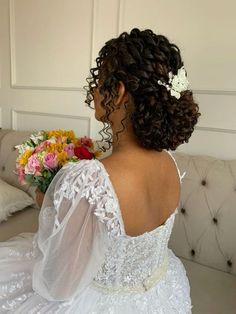 Short Curly Hair Wedding Styles Brides, Bride Hairstyles Curly Hair, Hair Twist Curls, South Indian Wedding Hairstyles, Curly Hair Up, Black Wedding Hairstyles, Twist Curls, Engagement Hairstyles