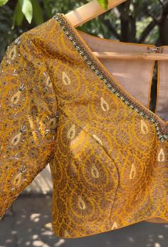 Mysore Silk Saree Blouse Designs Latest, Luxury Silk Handloom Blouse, Mysuru Silk Saree Blouse Designs, Traditional Silk Embroidered Blouse, Mysore Silk Saree Blouse Designs, Blouse Neck Models, Ksic Mysore Silk Saree Blouse, Latest Bridal Blouse Designs, Fashionable Saree Blouse Designs