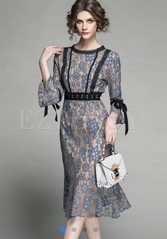 Dress Pesta, Dress With Sleeves, Mob Dresses, Lace Dress With Sleeves, Fancy Dress Design, Embroidery Designs Fashion, Vestidos Vintage, Stylish Clothes For Women, Embroidery Lace