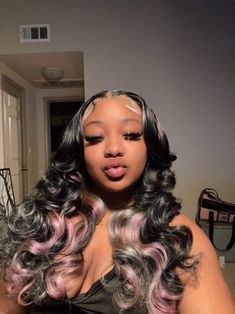 Cute Wigs Hairstyle, Color Combos Hair, Light Pink Highlights In Black Hair, Black Girls With Colored Hair, Quick Weave Color, Sew In With Color, Quick Weave With Color, Weave Hairstyles With Color, Wig Color Ideas Black Women