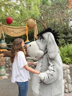 Eeyore Outfit, Disneyland Aesthetic Outfit, Eeyore Pictures, Disneyland Aesthetic, Disney Poses, Disney Fits, Disney Adult