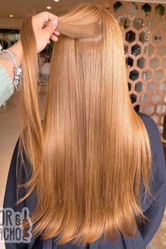 25 Strawberry Blonde Hair Ideas: Inspiring Styles For 2024 | Lookosm Strawberry Blonde Hair Straight, Light Ginger Hair, Light Brown Hair Styles, Natural Strawberry Blonde Hair, Strawberry Blonde Hair Ideas, Light Brown Hair Shades, Olivia Hair, Brown Hair Styles, Light Ginger