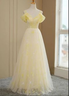 Beautiful Tulle Off Shoulder Evening Dress, Fashion Long Off Shoulder Evening Dress, Color Rush, Make Your Own Dress, Evening Dress Fashion, Yellow Wedding, Long Prom Dress, Beautiful Lights, Yellow Dress, Light Yellow