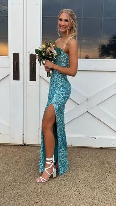 Mini Dress Winter, Turquoise Prom Dresses, Teal Prom Dresses, Prom Dress Strapless, Matric Dance Dresses, Tight Prom Dresses, Sparkle Prom Dress, Prom Inspiration, Fitted Prom Dresses