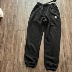 These Are Xs Small Black Adidas Sweatpants That Are In Perfect Condition, Never Worn. Black Adidas Sweatpants, Black Athletic Pants, Soccer Pants, Adidas Floral, Adidas Joggers, Adidas Track Suit, Adidas Sweatpants, Outdoor Pants, Printed Joggers