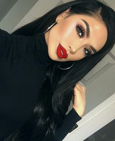 Make Up Ideas For Black Dress Classy, Red Lipstick Hairstyles, Latina Red Lips Makeup, Black Buchifresa Outfits, Black Eyeshadow Red Lips, Beautiful Makeup Tutorial, Make Up With Red Lipstick Black Women, All Black Outfit Makeup Looks, All Black Outfit Makeup