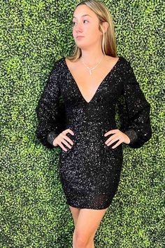 Black Sequin Fabric, Homecoming Dresses Short Black, Pretty Homecoming Dresses, Long Sleeve Homecoming Dress, Homecoming Dresses Bodycon, Rustic Wedding Gowns, Long Puffy Sleeves, Chic Cocktail Dress, Winter Ball