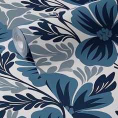 a blue and white wallpaper with flowers on it