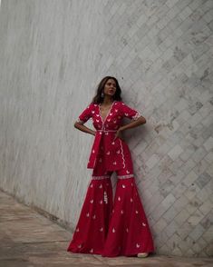 Soman Bajwa, Sonam Bajwa Outfits, Sharara Jacket, Indian Outfits Modern, Punjabi Language, Bridesmaids Outfits, Sonam Bajwa, Lehenga Designs Simple