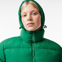 Warm. Easy to fold. Functional. With added Lacoste style. An essential signature down jacket, with impeccable details. Lacoste Puffer, Lacoste Outfit, Lacoste Dress, Lacoste France, Oversized Trench Coat, Water Repellent Jacket, Lacoste Women, Family Women, Womens Windbreaker