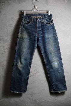 Levi's Vintage Clothing LVC 2000's 501XX Selvedge Denim Jeans  SIZE W28 Waist：37cm Thigh：30cm Length：96cm Inseam：71cm Leg opening：20cm Welcome to our online store https://bansecondhandgoods.com/ Worldwide Shipping The official website provides credit card services,  please contact us via private message if necessary. Find us IG :  ban_secondhand_goods Thank you for checking us out :) Levis 1990 Jeans, Levis History, Vintage 501 Jeans, Denim Pocket Details, Selvedge Denim Jeans, Levis Vintage Clothing, Mens Denim Shorts, Levis Vintage, Denim Inspiration