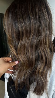 something subtle 🔥 ✍🏽 if you’re not high maintenance when it comes to your hair but you want to switch up your color, try a couple of shades lighter than your natural hair color for subtle yet impactful highlights Light Brunette Hair, Light Brunette, Rich Brunette, Spring Hair Color, Caramel Hair, Spring Hairstyles, Dark Brown Hair, Hair Studio, Light Hair