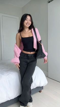 Pink Cardigan Outfit, Celebrity Children, Cardigan Pink, Uni Outfits, Celebrity Kids, Outfit Inspo Casual, Crisp Autumn, Trendy Outfit Ideas, Pink Cardigan