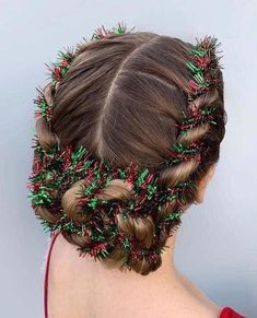 Tinsel Hair Braid, Holiday Hairstyles Easy, Halo Braid, Hair Tinsel, Christmas Hairstyles, Mehendi Design, Holiday Hairstyles, Crazy Hair Days, Christmas Hair