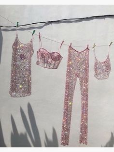 Aesthetics Clothes, Rich Aesthetics, Photowall Ideas, Night Mood, Laundry Time, Glitter Photography, Boujee Aesthetic, Glitter Art, Glamour Dress