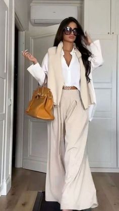 Outfit Printemps, Classy Work Outfits, Stylish Work Outfits, Fashion Mistakes, Looks Chic, Feminine Outfit, Winter Fashion Outfits, Office Outfits, Elegant Outfit