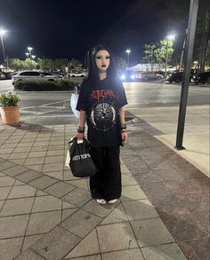 Cute Goth Aesthetic Outfits, Latina Concert Outfit, Oversized Goth Outfits, Baylee Tyler, Baggy Gothic Outfits, Baggy Goth Clothes, Y2k Emo Fashion, Emo Band Tee Outfits, Oversized Emo Streetwear Tops