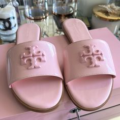 These Beautiful Everly Slide, Soft Patent Petunia Bb Pink Leather Slides Are Absolutely Gorgeous! Nwt Latina Outfits, Pink Slides, Cute Outfits For School, Leather Slides, Tory Burch Shoes, Pink Leather, Dream Wardrobe, Baby Pink, Flat Shoes Women