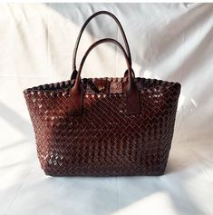 [Note]: Due to product value and convenience to contact you at the time of delivery, please note that your phone number, thank you! 【parameter】 100%pure hand -woven Material: head layer cowhide Size: 25cm height, 45cm upper width, 33cm bottom width, 13cm thick, and 20cm of the handle height Modern method: handbag, shoulder bag Color: brown 【maintainance】 1. The bag needs to be wiped with a dry towel. Do not wipe the bag with a wet towel. 2. Avoid leather bags in a direct sunlight, because this w Luxury Brown Handwoven Bags, Luxury Handwoven Brown Bag, Luxury Brown Bag With Interwoven Design, Luxury Brown Handwoven Shoulder Bag, Cheap Brown Handwoven Shoulder Bag, Cheap Vintage Woven Bags, Brown Square Bags With Intrecciato Weave, Casual Handwoven Leather Bag, Brown Square Shoulder Bag With Woven Leather