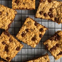 These oatmeal chocolate chip bars are loaded with oats and chocolate chips, creating a sweet snack or breakfast that's full of delicious flavor and leaves you feeling full all morning long. Oats And Chocolate Chips, Oats And Chocolate, Breakfast Dessert Recipes, Oatmeal Chocolate Chip Bars, Quick Oatmeal, Salted Caramel Cheesecake, Chocolate Chip Bars, Peanut Butter Pretzel, Oatmeal Chocolate Chip