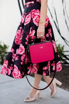 Pink Handbag, Flounced Dress, Estilo Chic, Fashion Over 40, Fashion Over 50, Womens Fashion Casual, Kate Spade New York