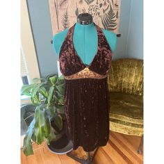 "Vintage 90s Brown Velvet Halter Dress with Gold Sequin Embellishment Size: Medium-Large Measurements: 37\" Length x 42\" Bust x 34\" Waist Features: Brown velvet halter dress with bra-style bust, golf sequin embellishment, above the knee length, pullover style, Made in USA, polyester, sequins + spandex Excellent vintage condition with no flaws Smoke-free home" Velvet Halter Dress, Sequin Embellishment, Bra Style, Brown Velvet, Gold Sequin, Bra Styles, Dress Clothes For Women, Above The Knee, Pullover Styling