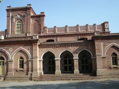 an old brick building with arched windows and arches