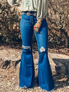 Country Jeans, Denim Style Casual, Country Fits, Fashion Expression, Country Outfit, Casual Country Outfits, Cowgirl Outfit, Cowgirl Accessories