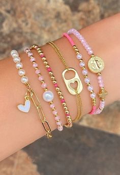 20+Braslet Ideas 2024 Makeup Looks Spring, Bracelet Aesthetic, Nail Polish Shades, Spring Palette, Preppy Jewelry, Trending Bracelets, Wrist Jewelry, Beaded Jewels, Glamour Makeup