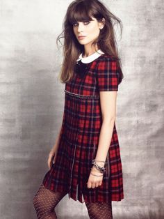 Zooey Deschanel's red plaid dress in Marie Claire September 2013  Surfer Attic..design it into a rad cruising outfit. Tartan Fashion, Parisienne Chic, Red Plaid Dress, Mode Casual, Tartan Dress, Emma Stone