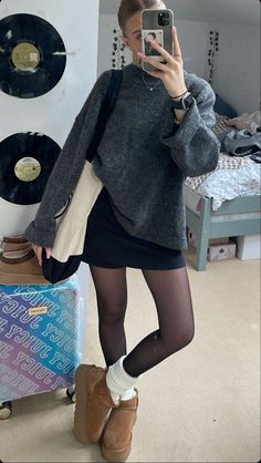 cute aesthetic, grey sweater, black skirt, uggs outfit, minimalist, everyday wear Comfortable Spring Outfits Casual, Outfits For Seattle Spring, Vanessa Doofenshmirtz, Vinter Mode Outfits, 40s Mode, Sixth Form Outfits, Style Bundle, Outfit Chic