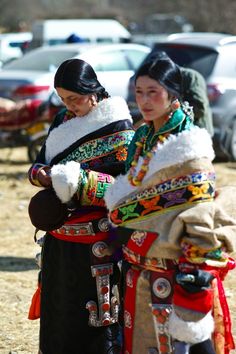 Country Punk, Nepal Clothing, Nepal Culture, Unique Faces, East Asia, Aboriginal Art