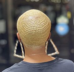 Black Women Waves Haircut, Summer Short Hair, Fresh Haircuts, 360 Waves Hair, Interesting Hairstyles, Hair Expo, Short Dyed Hair