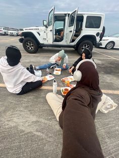 Driving Aesthetic Friends, Hijabi Aesthetic Faceless Pics, 4 Hijabi Friends, Laughing With Friends Aesthetic, Muslim Friends Aesthetic, Hijabi Friends Aesthetic, Friends Islam, Range Aesthetic, Hijabi Friends