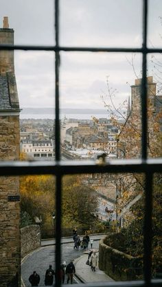 Scotland Iphone Wallpaper, Edinburgh Scotland College, Edinburgh Scotland Apartments, Edinburgh Wallpaper Iphone, Popular Life Aesthetic, Edinburgh Scotland Aesthetic Wallpaper, Edinburgh Fall Aesthetic, My Place Aesthetic, Edinburgh Apartment Aesthetic