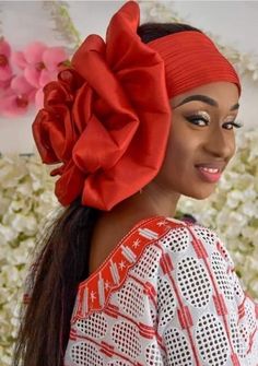 Fascinator Hats Outfit, African Head Dress, African Hair Wrap, Fascinator Hair, African Hats, Head Wrap Styles, Hair Wrap Scarf, Mode Turban, Hair Scarf Styles