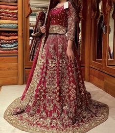 Dulhan Set Jewelry, Bridal Dress 2022, Dulhan Set, Full Sleeves Blouse Designs, New Bridal Dresses, Eastern Dresses, Nikah Dress