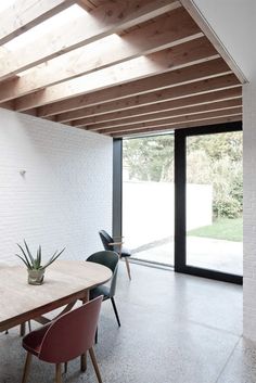 the dining room is clean and ready for guests to use it as an indoor space