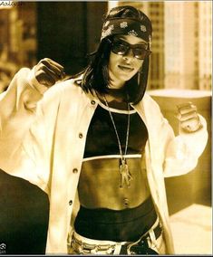 90s Rnb Fashion, Aaliyah Fashion, Aaliyah 90s, 90s Hip Hop Outfits, Rip Aaliyah, Black 90s Fashion