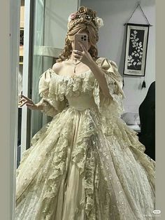 ♥♥♥♥♥♥♥♥♥♥♥♥ Beige Victorian Dress, Royalty Dresses Princess, 1800’s Dress, Elegant Victorian Dresses, Ball Gowns 1800s, Victorian Queen Dress, Roccoco Dress, Royalty Dresses Gowns, Victorian Pfp