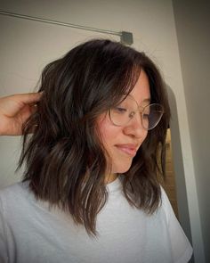 Getextureerde Bob, Textured Lob, Lob With Bangs, Lob Haircuts, Balayage Hair Dark, Hair Inspiration Short, Lob Hairstyle, Shoulder Length Hair Cuts