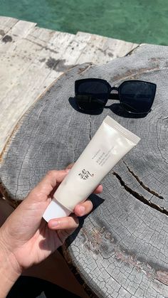 Holygrail sunscreen for going out and under the sun 🙂‍↔️☀️ Skin Video, Korean Sunscreen, Skincare Wishlist, Types Of Acne, Facial Sunscreen