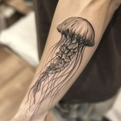 Jellyfish Tattoo Craft Set Underwater Tattoo Sleeve Black And White, Ocean Themed Knee Tattoo, Japanese Style Jellyfish Tattoo, Creepy Jellyfish Tattoo, Underwater Scene Tattoo, Jelly Fish Tattoo Ideas, Jellyfish Tattoo Realistic, Aquatic Sleeve Tattoo, Jelly Fish Tattoo Fine Line