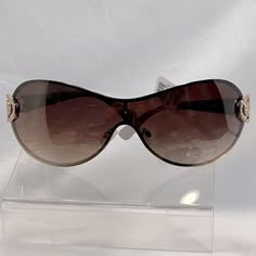 Nwt Rocawear Shield Sunglasses. Glasses Go Over Frame Giving The Illusion Of A Frameless Look. Brown Smoke Lenses Brown And Gold Sunglasses, Rocawear 2000s, Frameless Sunglasses, 90s Sunglasses, Boho Lifestyle, Clothes Wishlist, Y2k Sunglasses, Wishlist 2024, Black Aviator Sunglasses