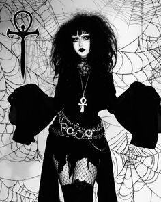 Vampire Goth Women, Trad Gothic Outfits, 80s Trad Goth Fashion, Semi Goth Outfits, Black Trad Goth, Trad Goth Clothes, Traditional Goth Outfits, The Craft Aesthetic Outfits, Goth Vampire Outfit