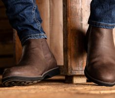 Boots Outfit Men, Mens Dress Boots, Travel Wardrobe, Mens Shoes Boots, Crazy Horse, Classic Man, Boots Outfit, Dress With Boots, Mens Fashion Casual