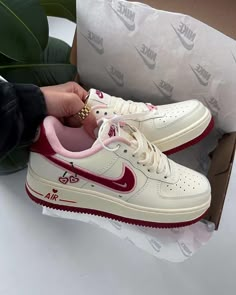 Sneaker Closet Women, Fils Shoes, Trendy Shoes Sneakers For Women, Tenis Aesthetic, Valentine Shoes, Shoes Nike Women, Tennis Nike, Air Force Nike